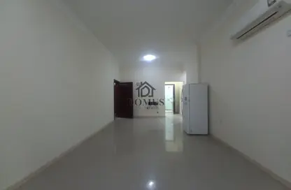 Apartment - 2 Bedrooms - 2 Bathrooms for rent in Thabit Bin Zaid Street - Al Mansoura - Doha