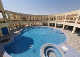 صورةحوض سباحة لـ: فيلا - 3 غرف نوم - 4 حمامات للكراء في شارع الوعب - الوعب - الدوحة, صورة 1