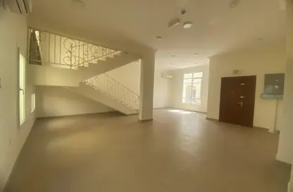 مجمع سكني - 4 غرف نوم - 2 حمامات للايجار في شارع العزيزة - العزيزية - الدوحة