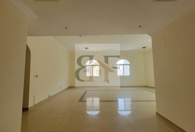 933580 - Property Image 2