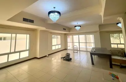 مجمع سكني - 4 غرف نوم - 5 حمامات للايجار في شارع الوعب - الوعب - الدوحة