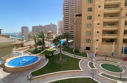 شقة - 2 غرف نوم - 3 حمامات للايجار في طريق بورتو الشرقي - بورتو أرابيا - جزيرة اللؤلؤة - الدوحة