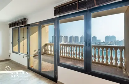 شقة - 2 غرف نوم - 3 حمامات للايجار في طريق بورتو الشرقي - بورتو أرابيا - جزيرة اللؤلؤة - الدوحة