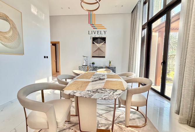 957111 - Property Image 2