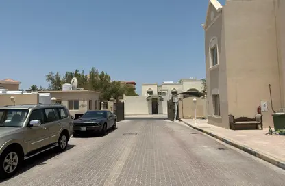 فيلا - 5 غرف نوم - 5 حمامات للايجار في الثمامة - الثمامة - الدوحة