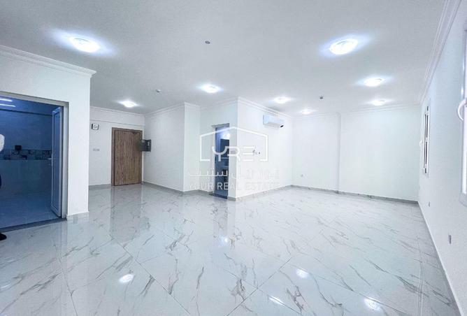 995300 - Property Image 2