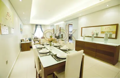 صورة لـ غرفة المعيشة / غرفة الطعام شقة - 3 غرف نوم - 3 حمامات للايجار في ام غويلينا - أم غويلينا - الدوحة ، صورة رقم 1