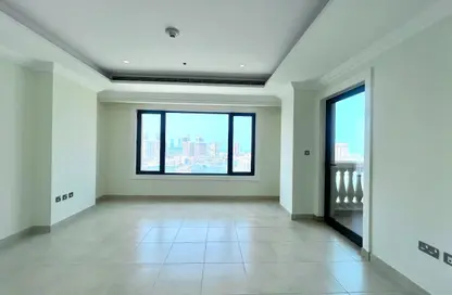 شقة - 2 غرف نوم - 3 حمامات للايجار في طريق بورتو الشرقي - بورتو أرابيا - جزيرة اللؤلؤة - الدوحة