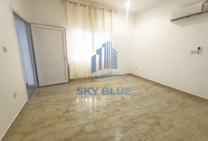 905015 - Property Image 2