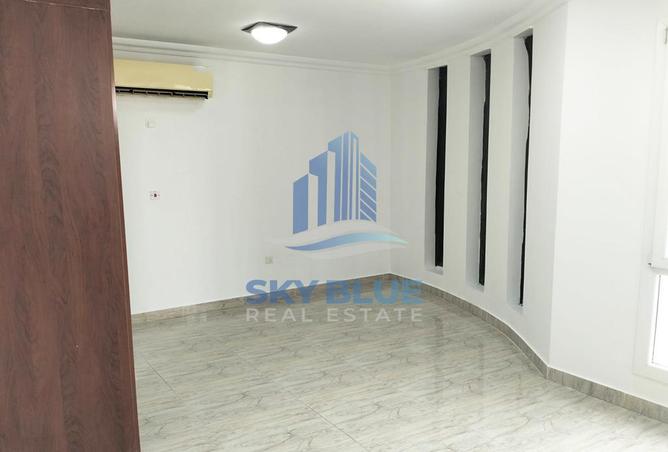 904377 - Property Image 3