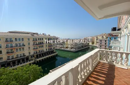 Apartment - 2 Bedrooms - 3 Bathrooms for rent in Teatro - Qanat Quartier - The Pearl Island - Doha