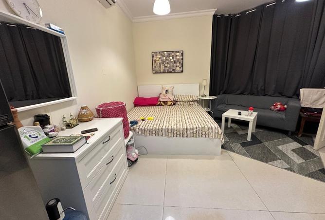 987289 - Property Image 2