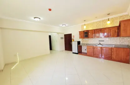Apartment - 1 Bedroom - 1 Bathroom for rent in Umm Ghuwailina 4 - Umm Ghuwailina - Doha