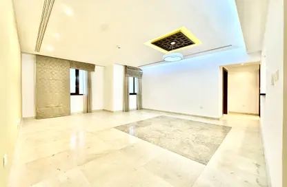 Apartment - 2 Bedrooms - 3 Bathrooms for rent in Bin Omran 46 - Fereej Bin Omran - Doha