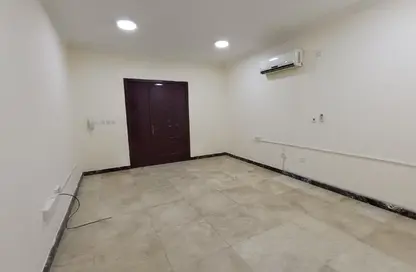 Apartment - Studio - 1 Bathroom for rent in Al Kheesa - Al Kheesa - Umm Salal Mohammed