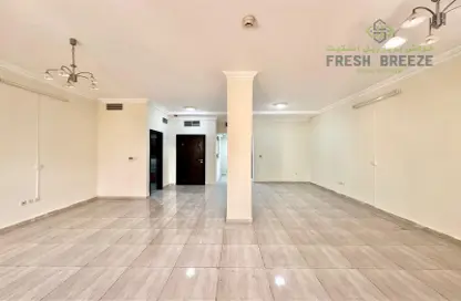 شقة - 2 غرف نوم - 3 حمامات للايجار في أم غويلينا - الدوحة