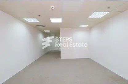 مساحات مكتبية - استوديو - 1 حمام للايجار في مركز ريجينسي التجاري 2 - مركز ريجينسي التجاري 2 - شارع الكورنيش - الدوحة