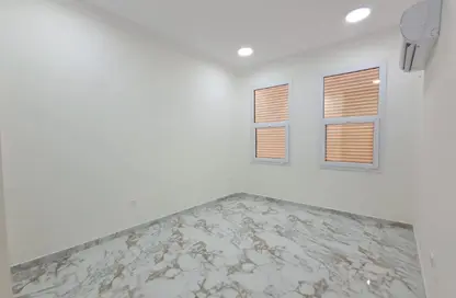 شقة - 2 غرف نوم - 3 حمامات للايجار في شارع العزيزة - العزيزية - الدوحة