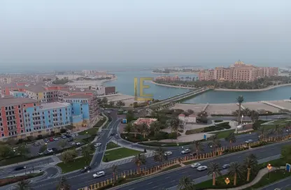 شقة - 2 غرف نوم - 3 حمامات للايجار في طريق بورتو الغربي - بورتو أرابيا - جزيرة اللؤلؤة - الدوحة