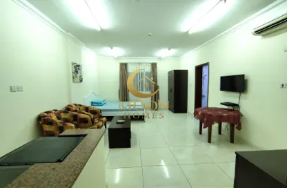 Apartment - Studio - 1 Bathroom for rent in Umm Ghuwailina - Doha