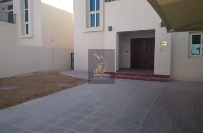 Compound - 4 Bedrooms - 5 Bathrooms for rent in Ain Khaled - Ain Khaled - Doha