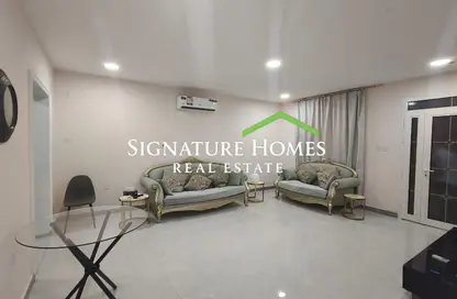 Apartment - 2 Bedrooms - 1 Bathroom for rent in Onaiza Street - Diplomatic Area - Doha