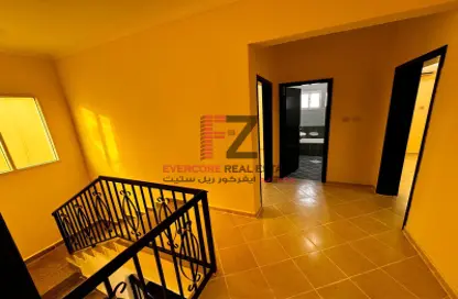 مجمع سكني - 3 غرف نوم - 3 حمامات للايجار في سوق الغرافة - الغرافة - الدوحة