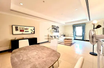 شقة - 2 غرف نوم - 2 حمامات للايجار في طريق بورتو الغربي - بورتو أرابيا - جزيرة اللؤلؤة - الدوحة