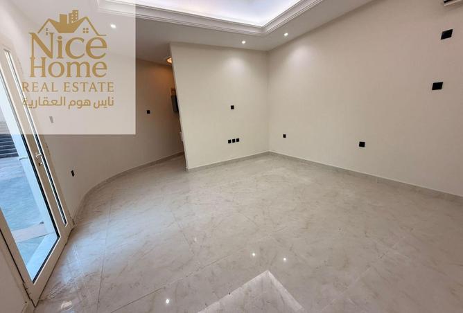 944570 - Property Image 3