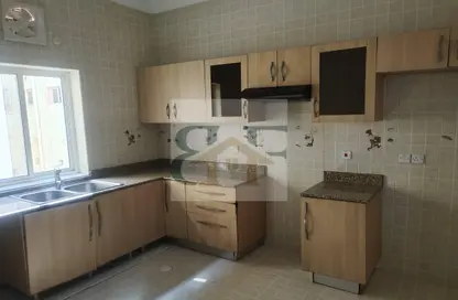 شقة - 3 غرف نوم - 3 حمامات للايجار في طريق المطار القديم - الدوحة