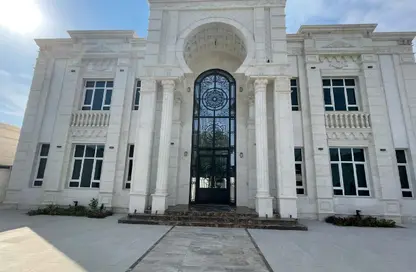 فيلا - 8 غرف نوم - 8 حمامات للبيع في الدفنة - الدفينة - الدوحة