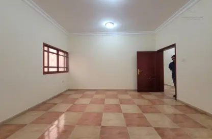 شقة - 2 غرف نوم - 2 حمامات للايجار في المنتزه - الدوحة