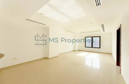 Apartment - 1 Bedroom - 2 Bathrooms for rent in West Porto Drive - Porto Arabia - The Pearl Island - Doha