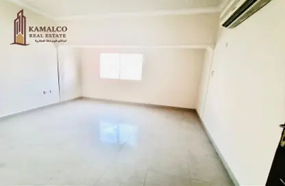 Apartment - 2 Bedrooms - 2 Bathrooms for rent in Umm Ghwailina Comm - Umm Ghuwalina - Umm Ghuwailina - Doha