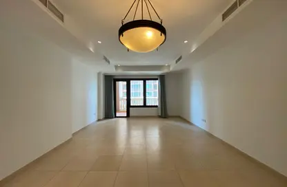 Apartment - 1 Bedroom - 2 Bathrooms for rent in West Porto Drive - Porto Arabia - The Pearl Island - Doha