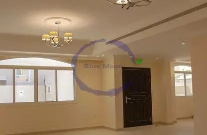 Empty Room image for: Villa - 4 Bedrooms - 5 Bathrooms for rent in Souk Al gharaffa - Al Gharrafa - Doha, Image 1