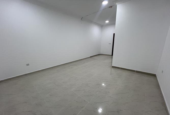 940398 - Property Image 2