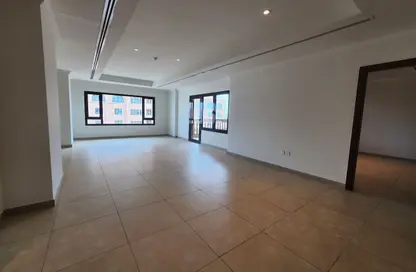 Apartment - 2 Bedrooms - 2 Bathrooms for rent in Tower 25 - Porto Arabia - The Pearl Island - Doha