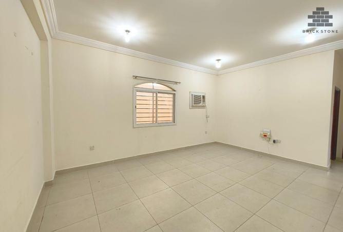 981242 - Property Image 2