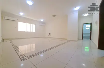شقة - 2 غرف نوم - 2 حمامات للايجار في شارع الجزيره - فريج بن محمود الشمالي - فريج بن محمود - الدوحة
