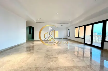 شقة - 2 غرف نوم - 3 حمامات للايجار في طريق بورتو الشرقي - بورتو أرابيا - جزيرة اللؤلؤة - الدوحة