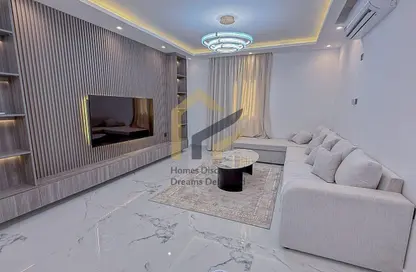 Apartment - 2 Bedrooms - 2 Bathrooms for rent in Umm Ghwailina Comm - Umm Ghuwalina - Umm Ghuwailina - Doha