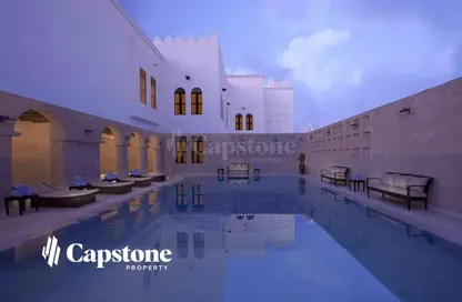 صورة لـ حوض سباحة شقة - غرفة نوم - 1 حمام للايجار في شقق مشيرب - مشيرب - الدوحة ، صورة رقم 1