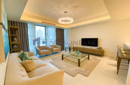 Living Room image for: Apartment - 1 Bedroom - 2 Bathrooms for sale in Gewan Island - The Pearl Island - Doha, Image 1