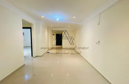 شقة - 2 غرف نوم - 2 حمامات للايجار في فريج بن محمود - الدوحة