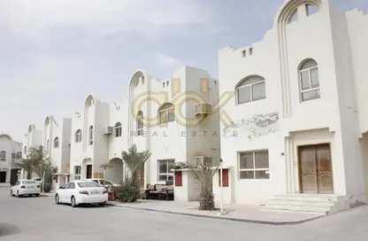 صورة لـ مبنى خارجي فيلا - 5 غرف نوم - 4 حمامات للايجار في شارع الروضة - الروضة - الدوحة ، صورة رقم 1