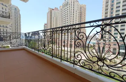 Apartment - 3 Bedrooms - 4 Bathrooms for rent in Floresta Gardens - Floresta Gardens - The Pearl Island - Doha