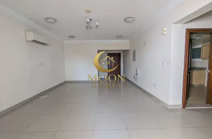 Apartment - 3 Bedrooms - 3 Bathrooms for rent in Umm Ghuwailina - Doha