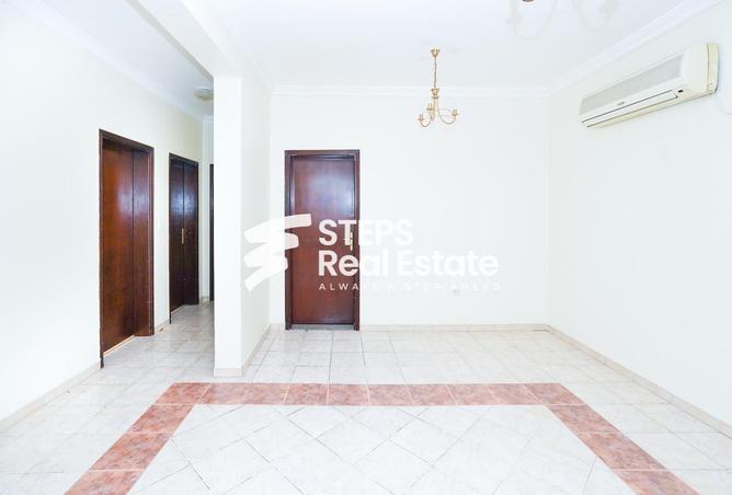 Apartment - 2 Bedrooms - 3 Bathrooms for rent in Umm Al Seneem Street - Ain Khaled - Doha