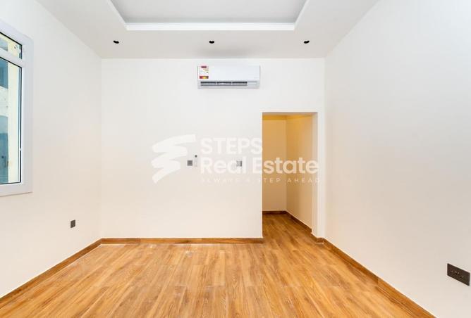 952645 - Property Image 2